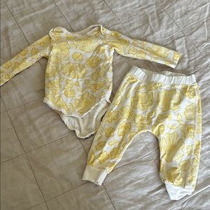 Monica and Andy two piece yellow floral onesie pants set 9-12 months
